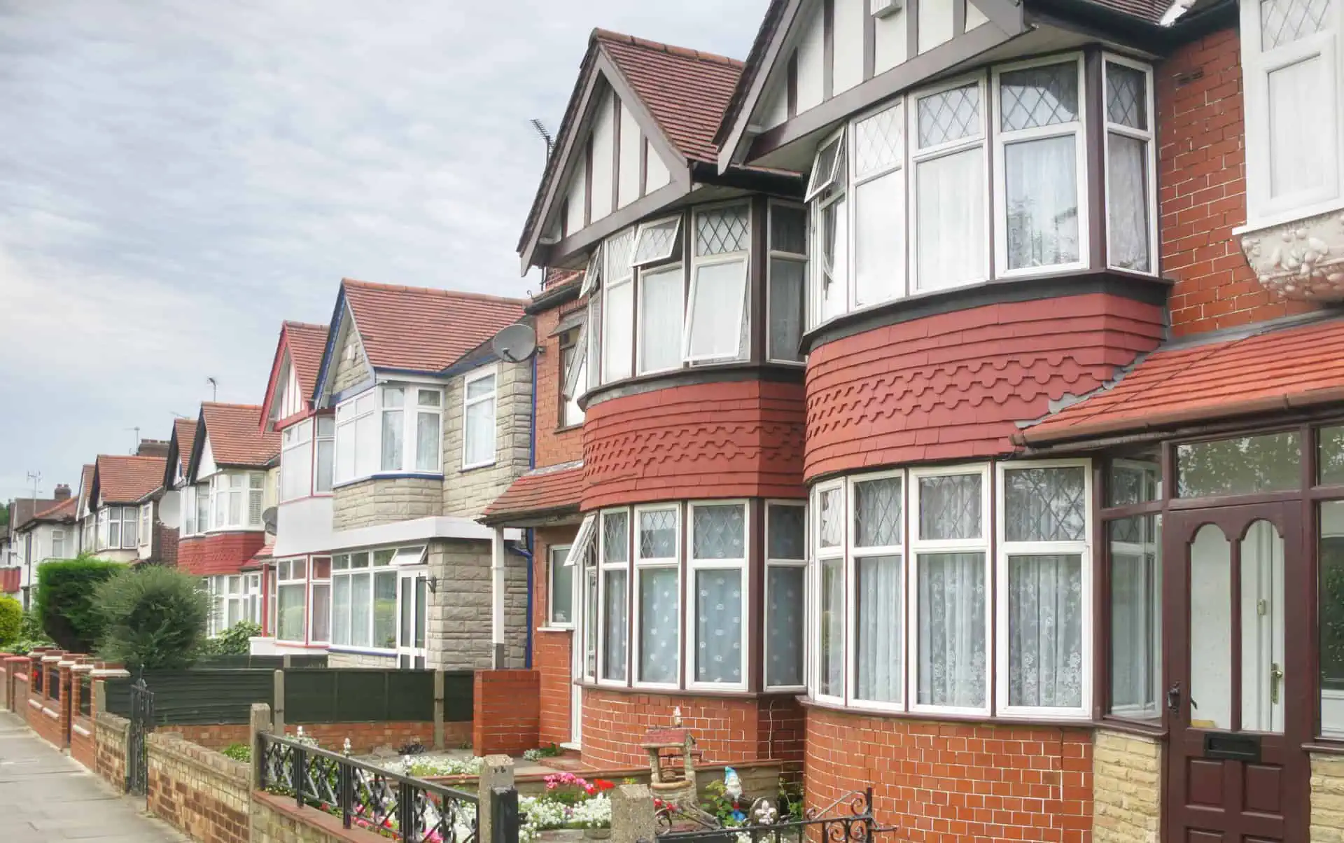 Homes in an early 20th century suburban street in West London