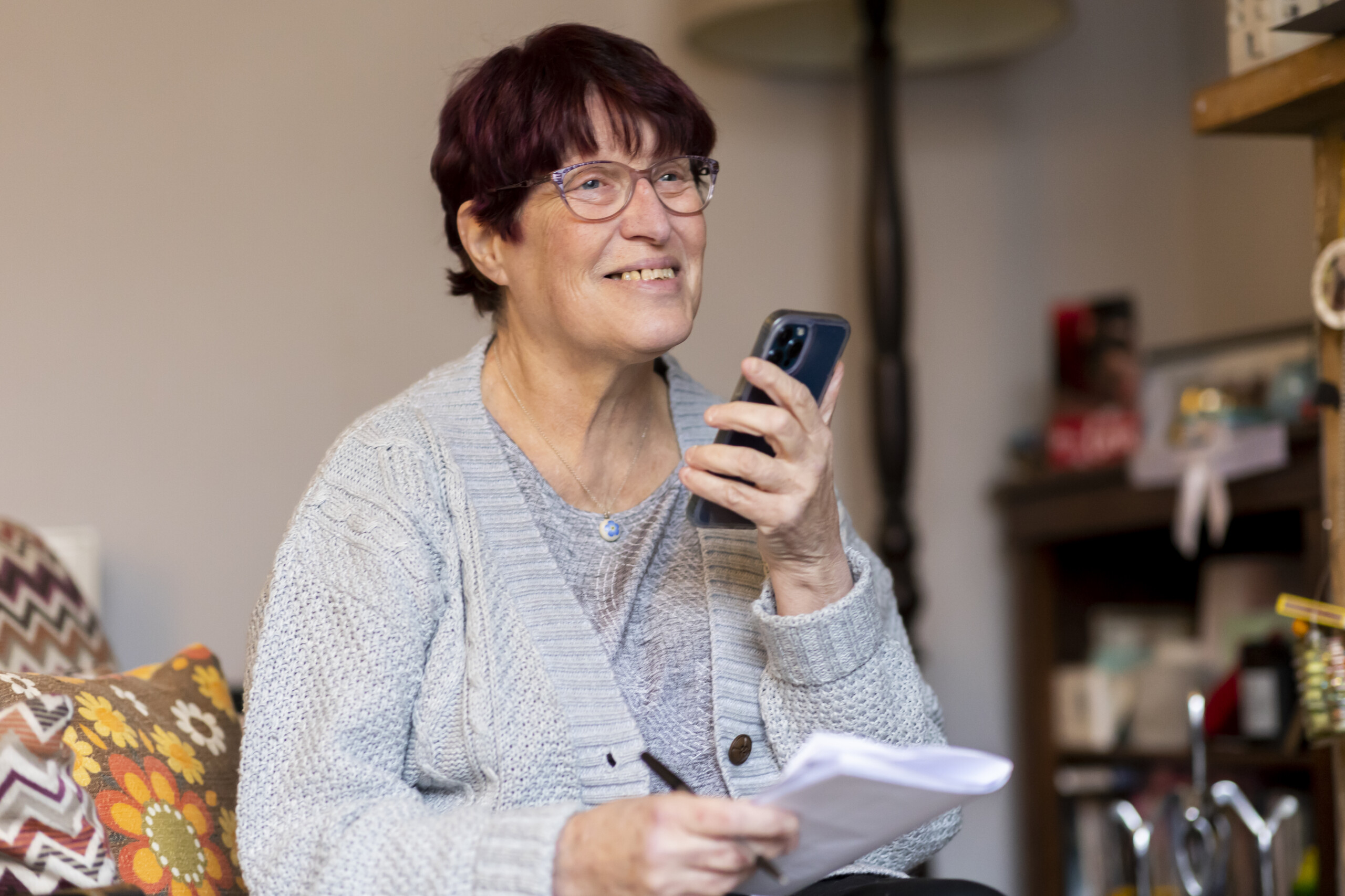 women talking on a smartphone